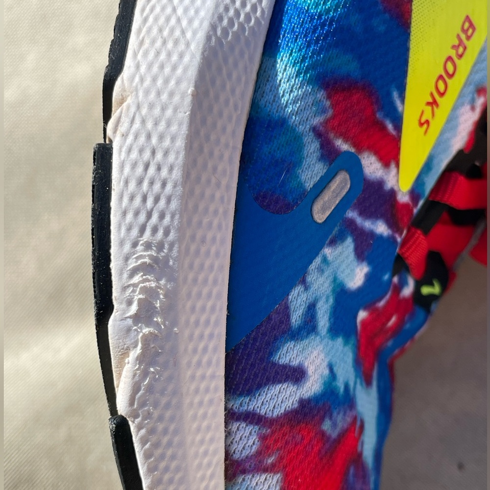 Brooks colorful running shoes - Picture 6 of 9